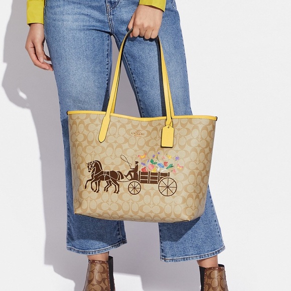 COACH City Tote In Signature Canvas With Horse And Carriage - Picture 3 of 5